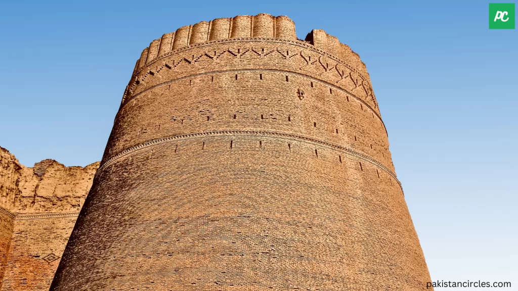 Preserved Forts In Pakistan(Fascinating Facts Behind Derawar Fort)